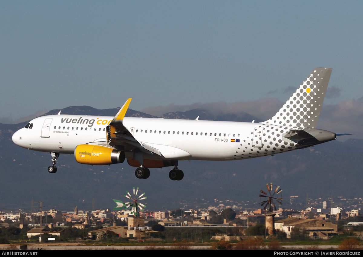 Aircraft Photo of EC-MOG | Airbus A320-232 | Vueling Airlines | AirHistory.net #658815