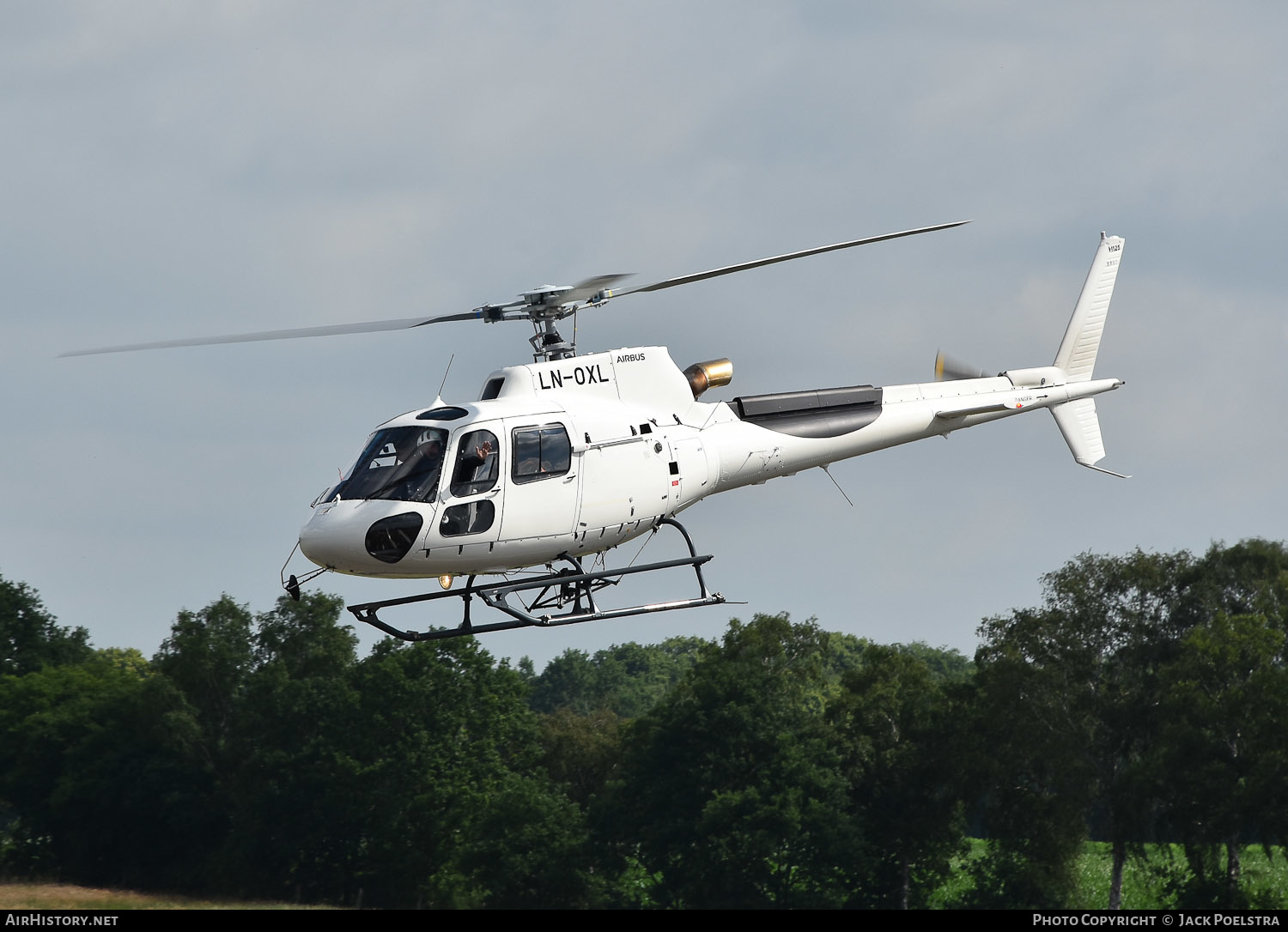 Aircraft Photo of LN-OXL | Aerospatiale AS-350B-3 Ecureuil | Airlift | AirHistory.net #659370