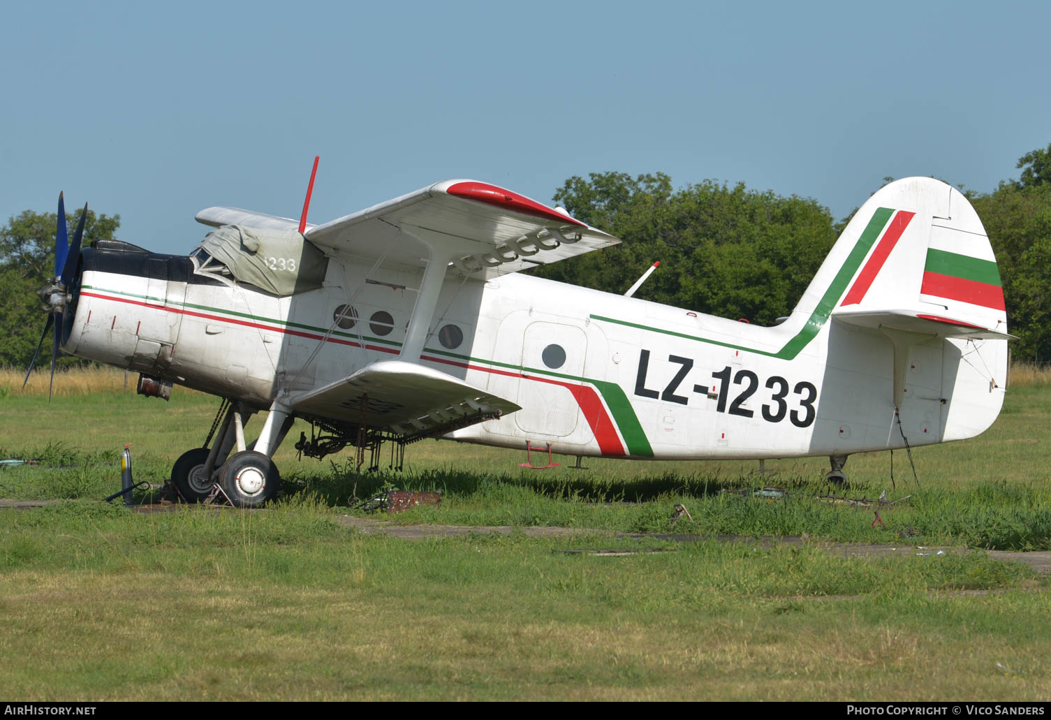 Aircraft Photo of LZ-1233 | Antonov An-2R | AirHistory.net #659414