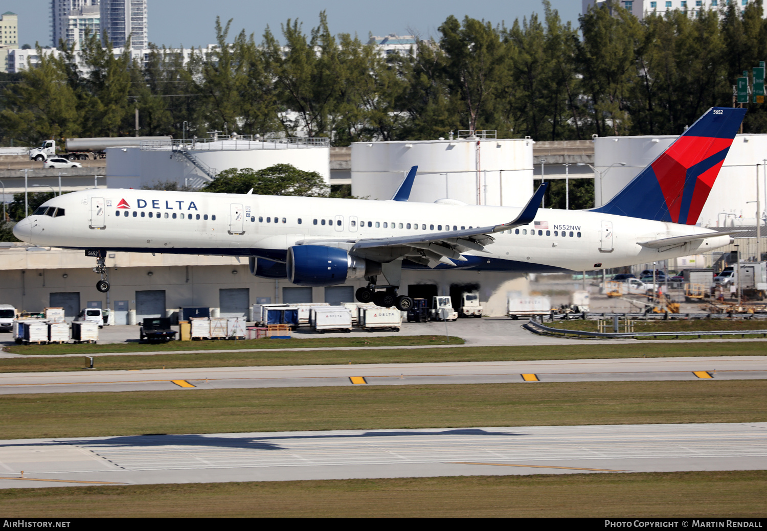 Aircraft Photo of N552NW | Boeing 757-251 | Delta Air Lines | AirHistory.net #659564