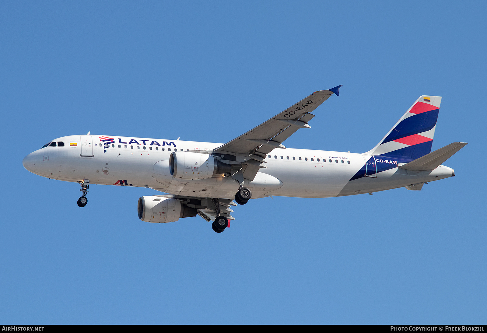 Aircraft Photo of CC-BAW | Airbus A320-214 | LATAM Airlines | AirHistory.net #659641
