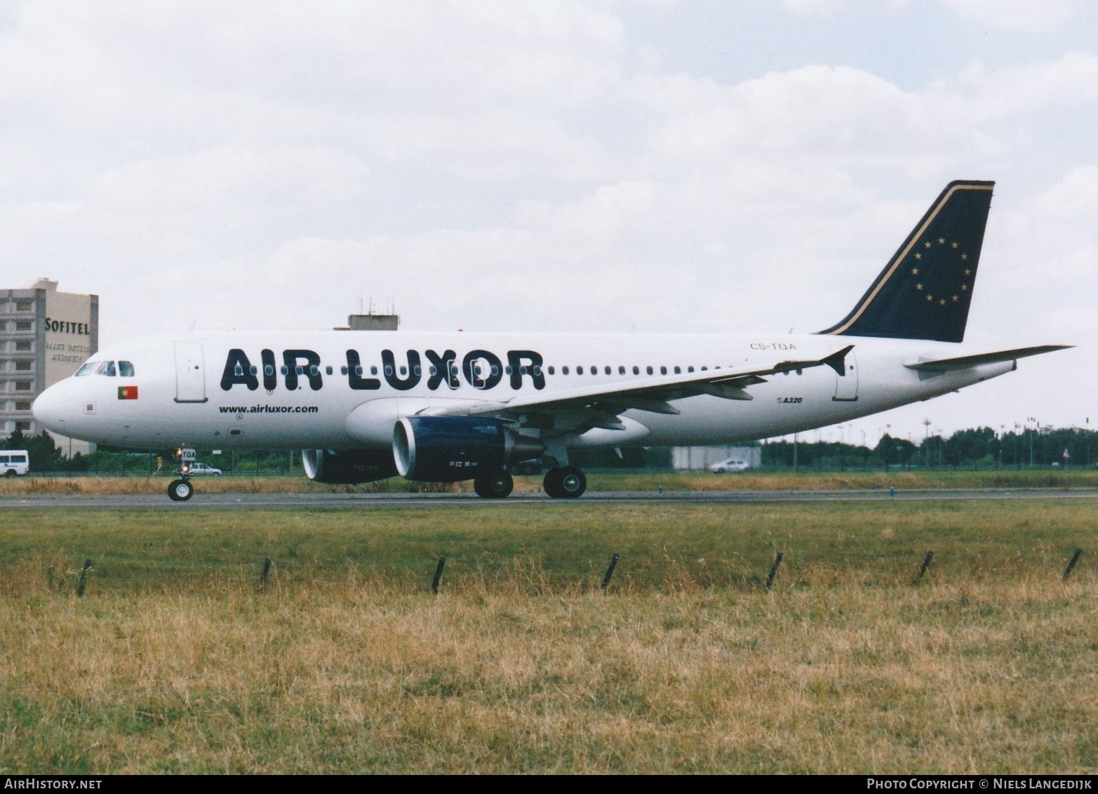 Aircraft Photo of CS-TQA | Airbus A320-214 | Air Luxor | AirHistory.net #659645