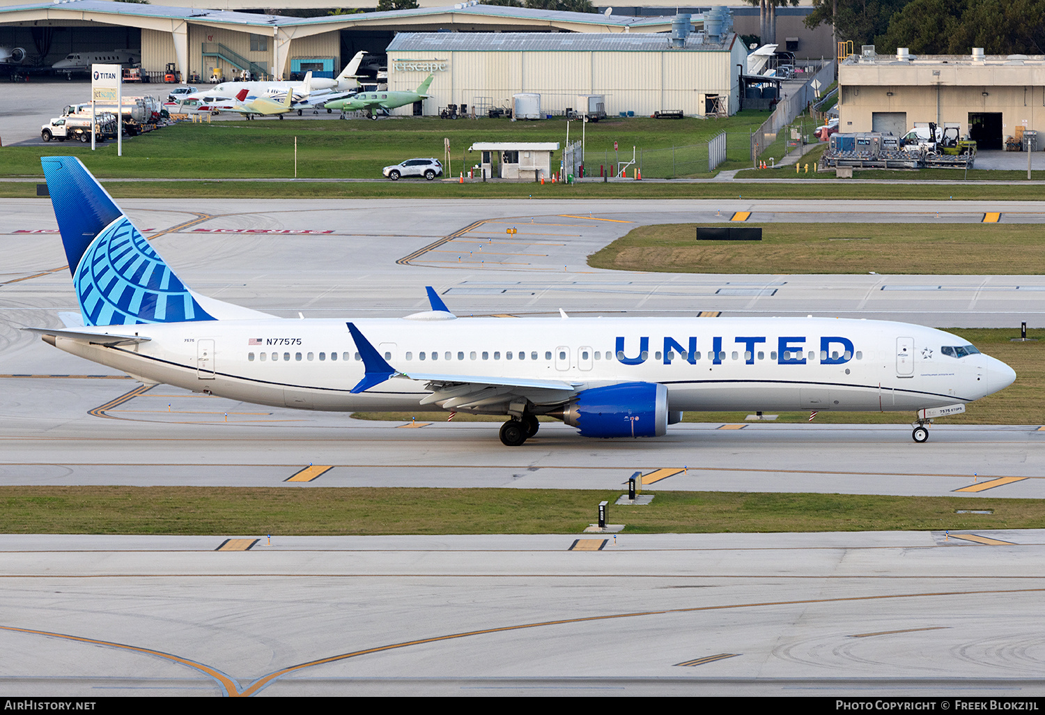 Aircraft Photo of N77575 | Boeing 737-9 Max 9 | United Airlines | AirHistory.net #659646