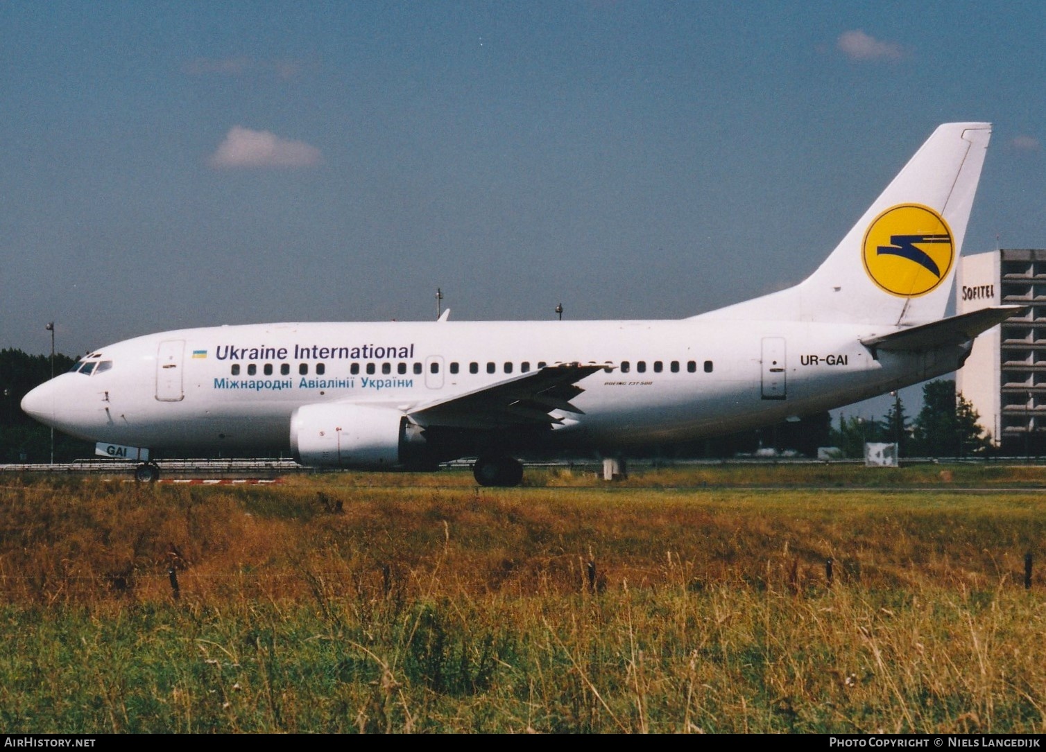 Aircraft Photo of UR-GAI | Boeing 737-529 | Ukraine International Airlines | AirHistory.net #659648