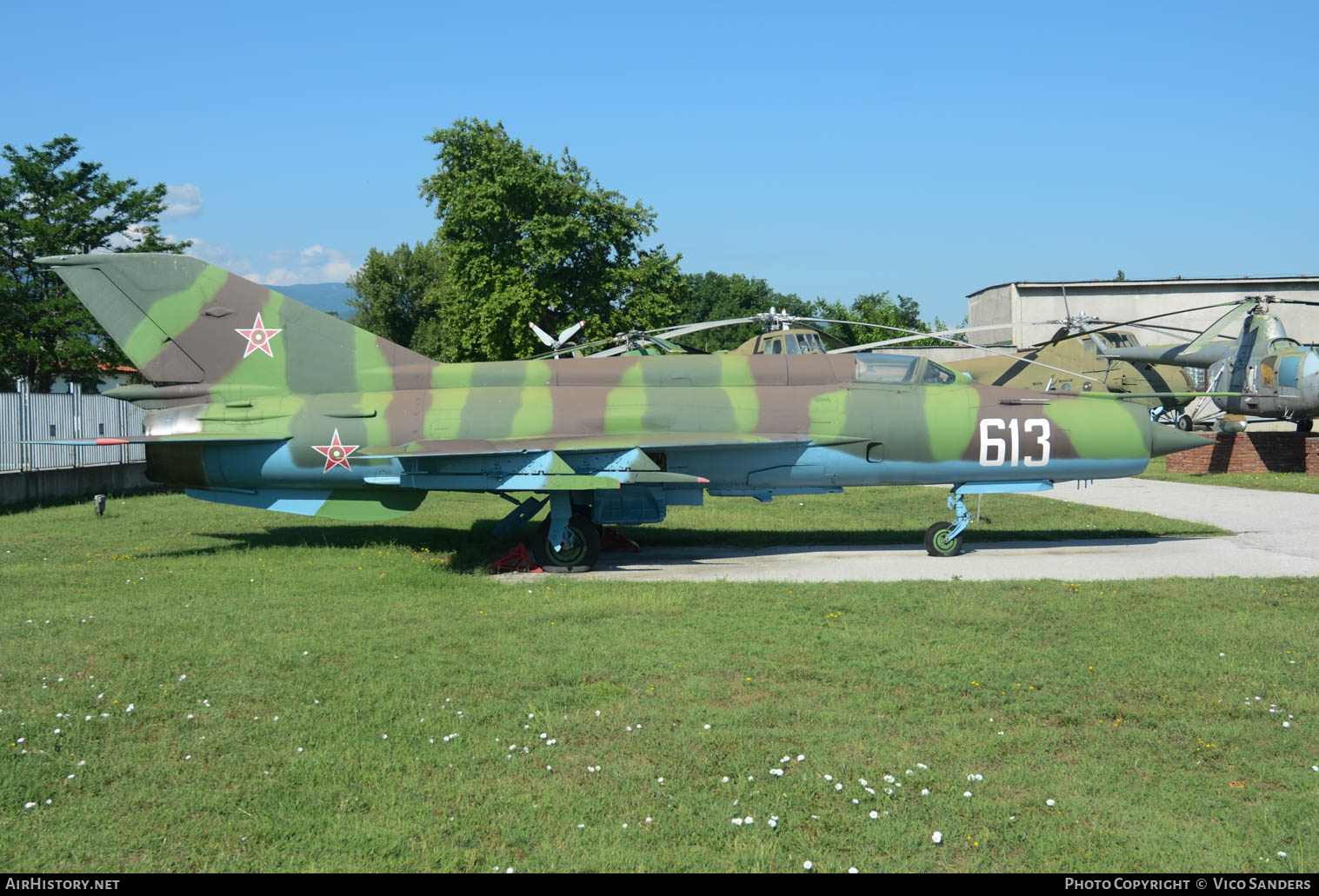 Aircraft Photo of 613 | Mikoyan-Gurevich MiG-21M | Bulgaria - Air Force | AirHistory.net #659813