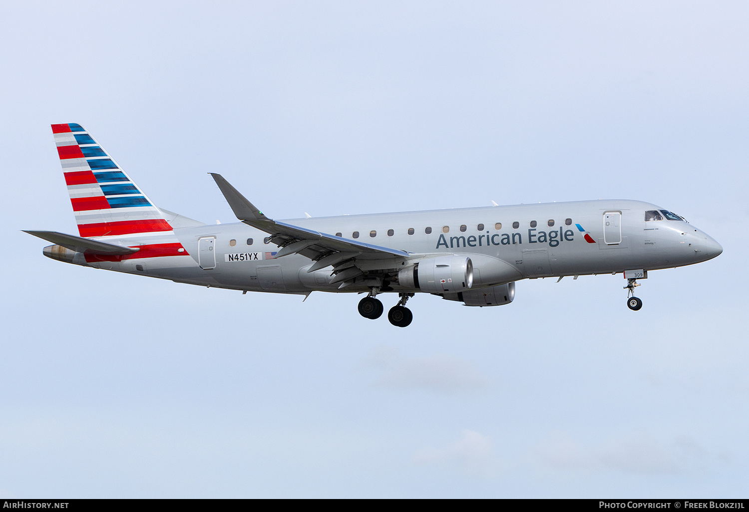 Aircraft Photo of N451YX | Embraer 175LR (ERJ-170-200LR) | American Eagle | AirHistory.net #659994