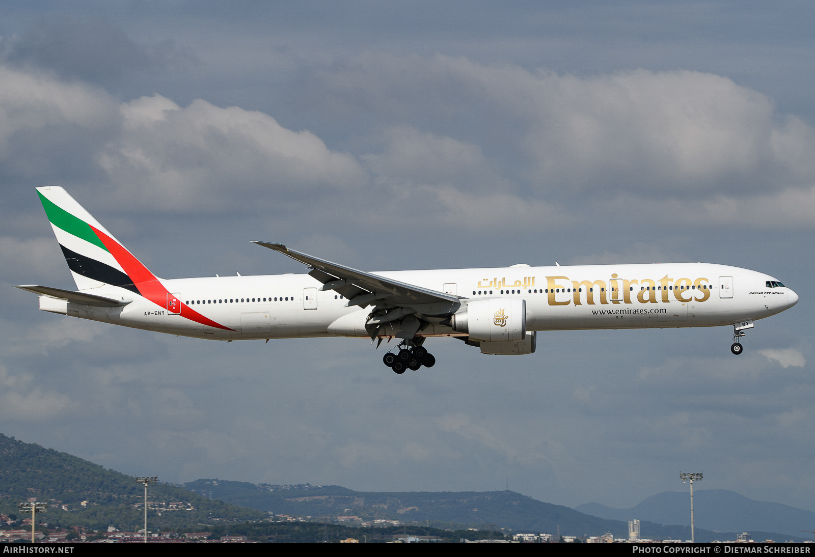 Aircraft Photo of A6-ENY | Boeing 777-31H/ER | Emirates | AirHistory.net #660091