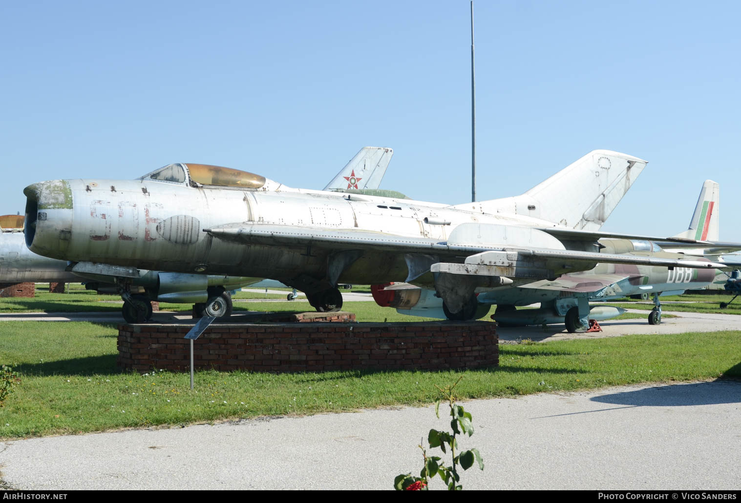 Aircraft Photo of 506 | Mikoyan-Gurevich MiG-19P | Bulgaria - Air Force | AirHistory.net #660123