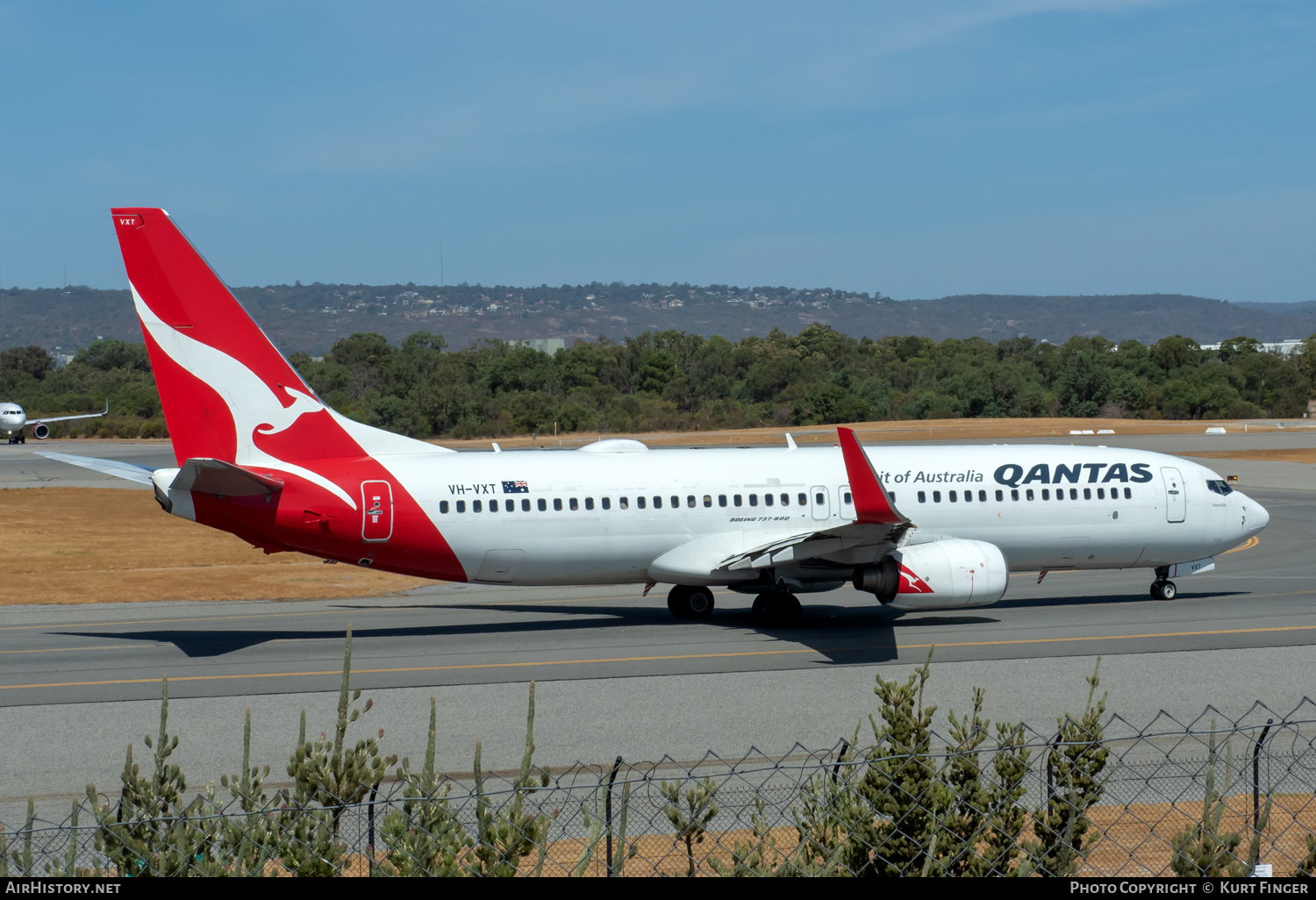Aircraft Photo of VH-VXT | Boeing 737-838 | Qantas | AirHistory.net #660168