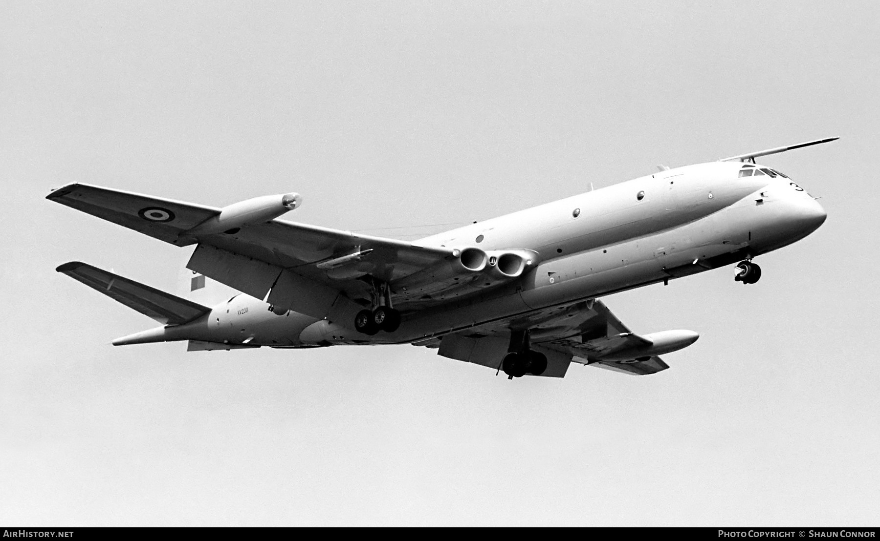 Aircraft Photo of XV239 | Hawker Siddeley Nimrod MR2P | UK - Air Force | AirHistory.net #660252