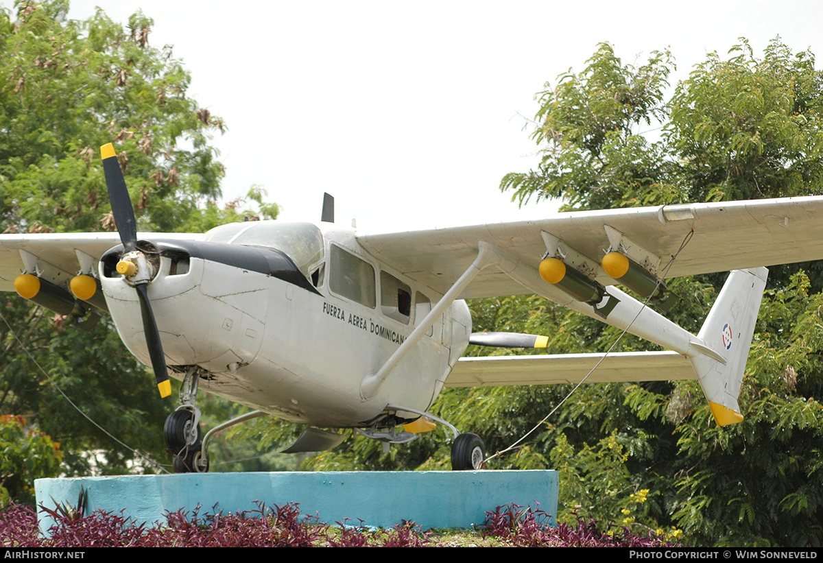 Aircraft Photo of 1702 | Cessna O-2A Super Skymaster | Dominican Republic - Air Force | AirHistory.net #660270