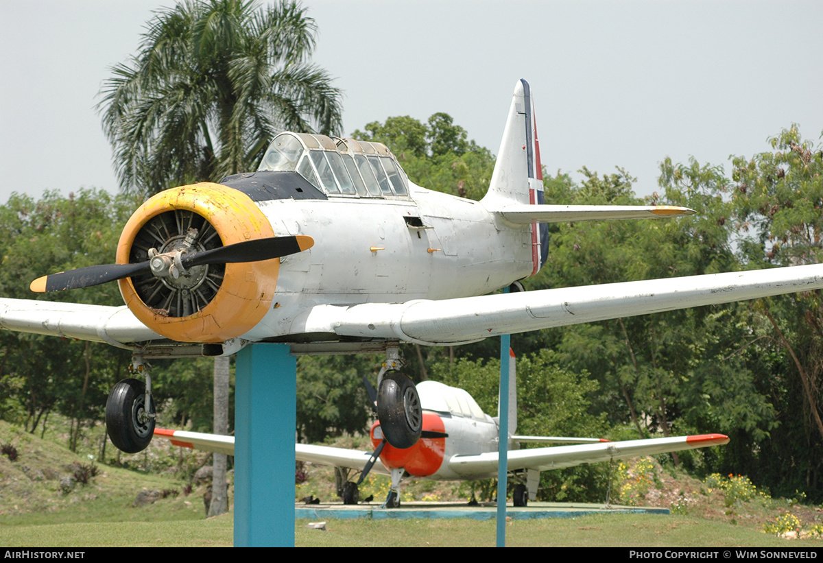 Aircraft Photo of 1054 / 1051 | North American AT-6D Texan | Dominican Republic - Air Force | AirHistory.net #660287