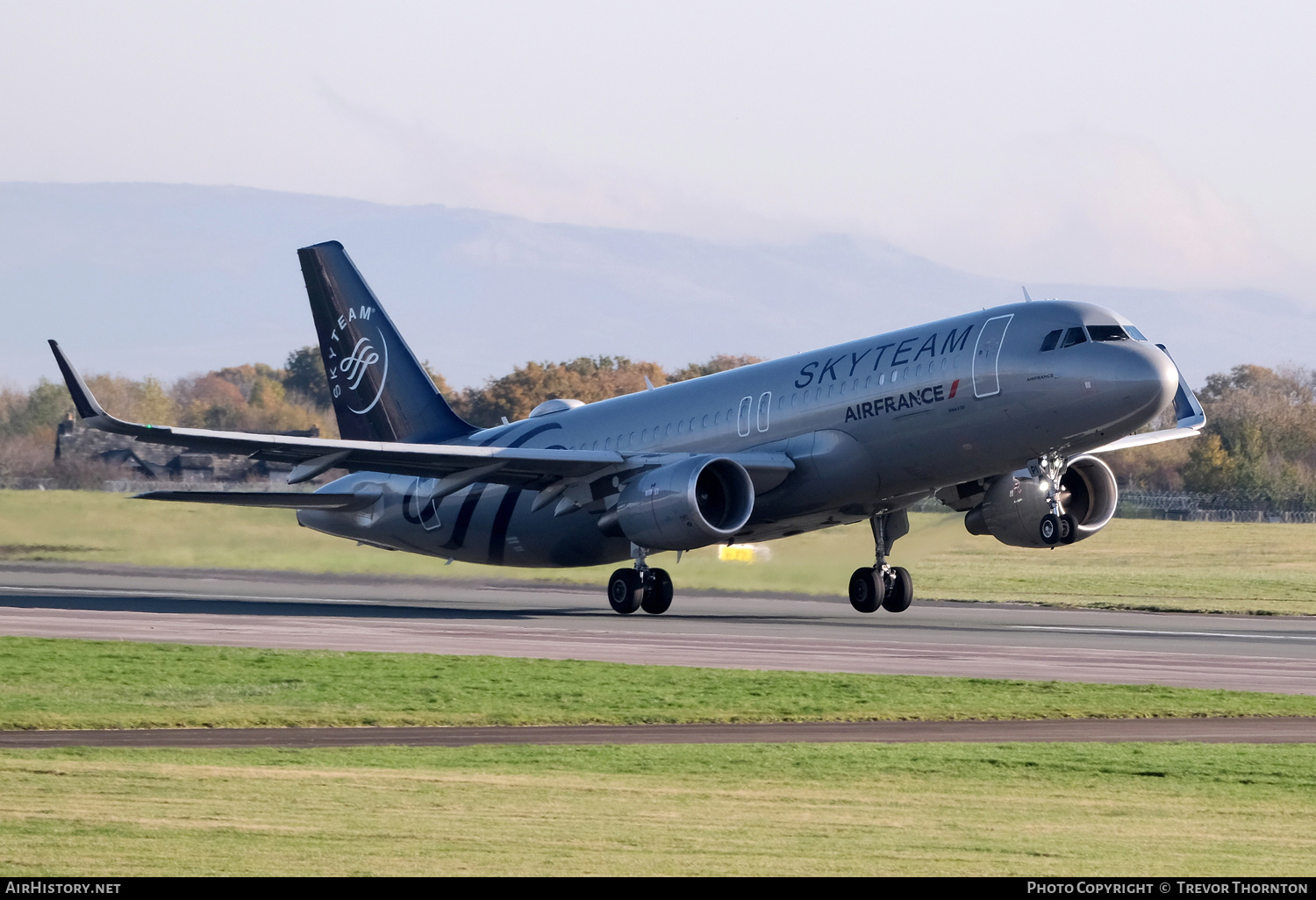 Aircraft Photo of F-HEPI | Airbus A320-214 | Air France | AirHistory.net #660339