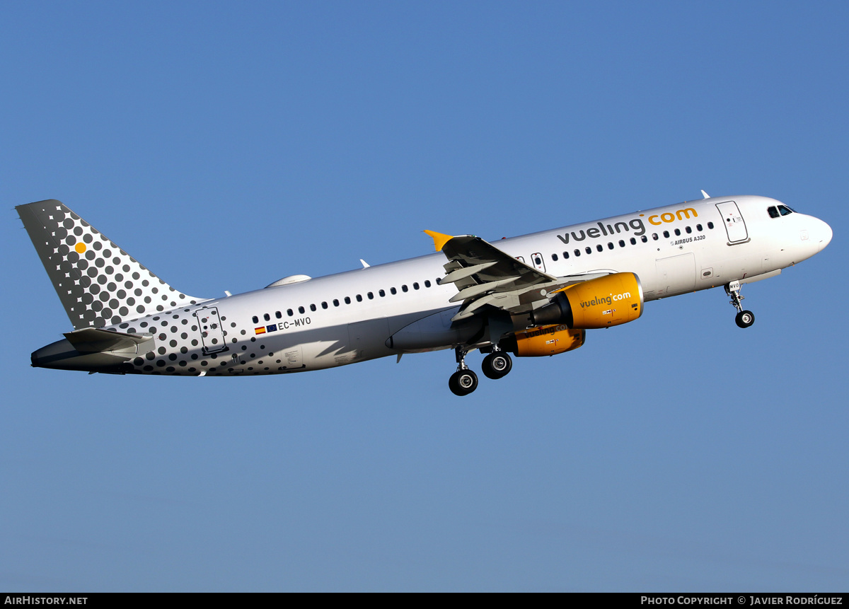 Aircraft Photo of EC-MVO | Airbus A320-214 | Vueling Airlines | AirHistory.net #660386