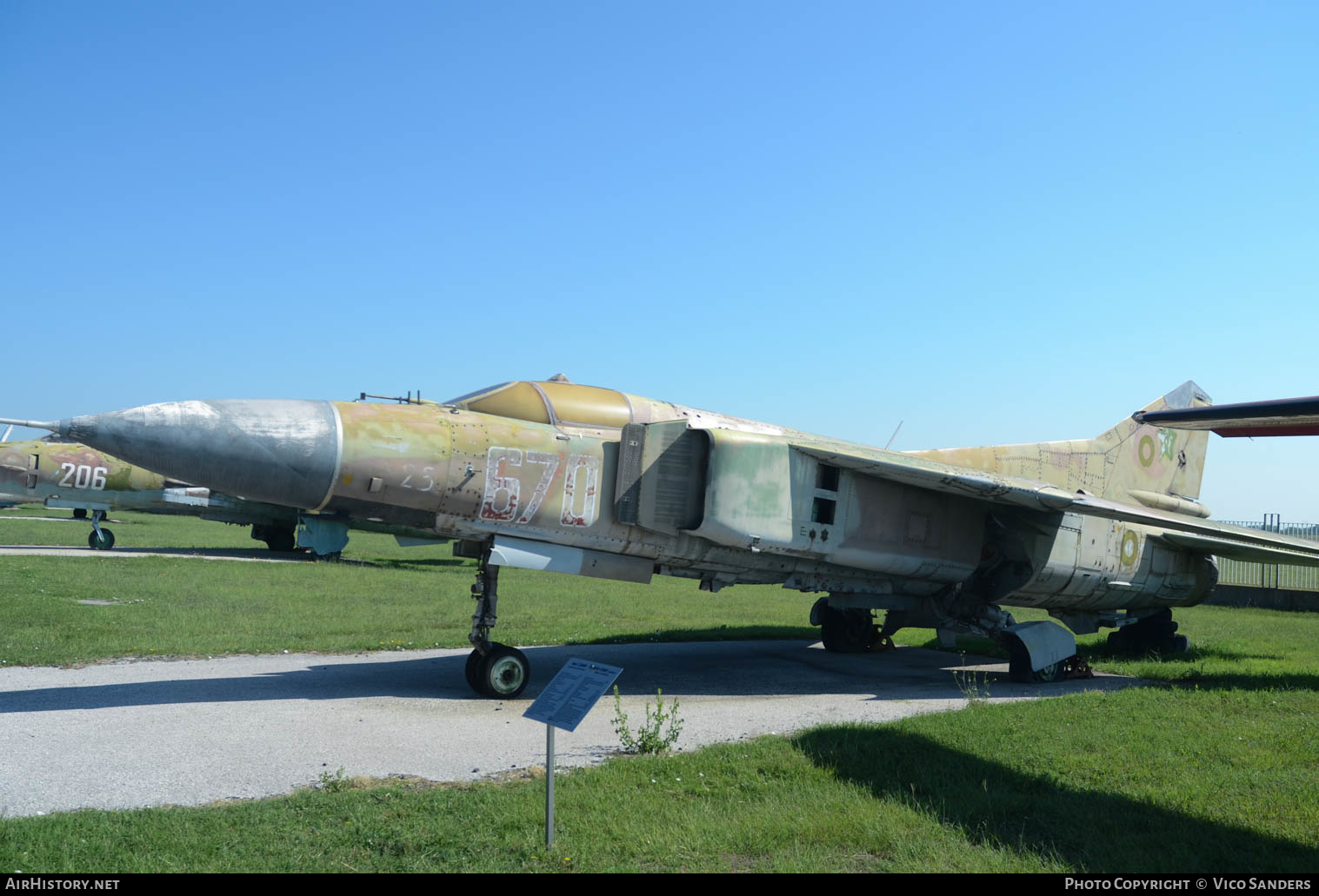 Aircraft Photo of 670 | Mikoyan-Gurevich MiG-23MF | Bulgaria - Air Force | AirHistory.net #660392