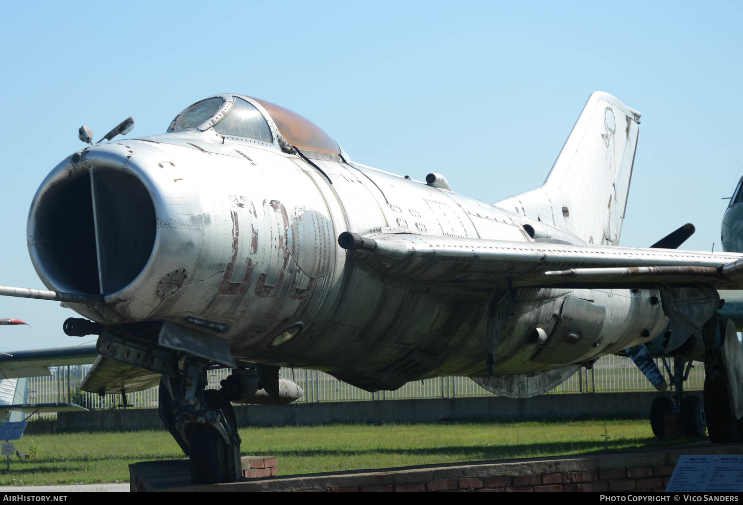 Aircraft Photo of 030 | Mikoyan-Gurevich MiG-19S | Bulgaria - Air Force | AirHistory.net #660401