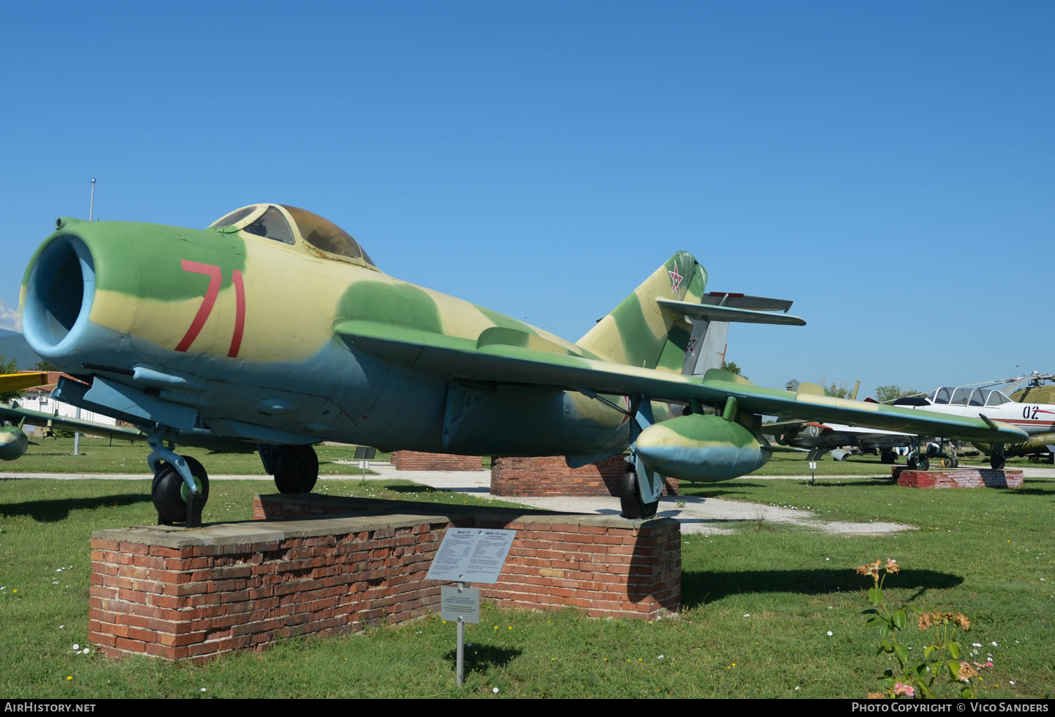 Aircraft Photo of 71 | Mikoyan-Gurevich MiG-17F | Bulgaria - Air Force | AirHistory.net #660409