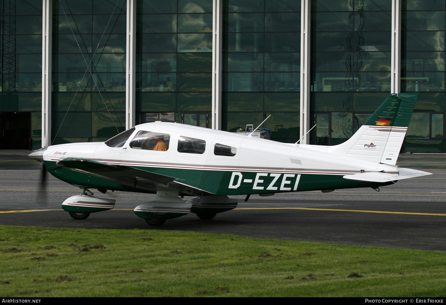 Aircraft Photo of D-EZEI | Piper PA-28-181 Archer III | AirHistory.net #660470