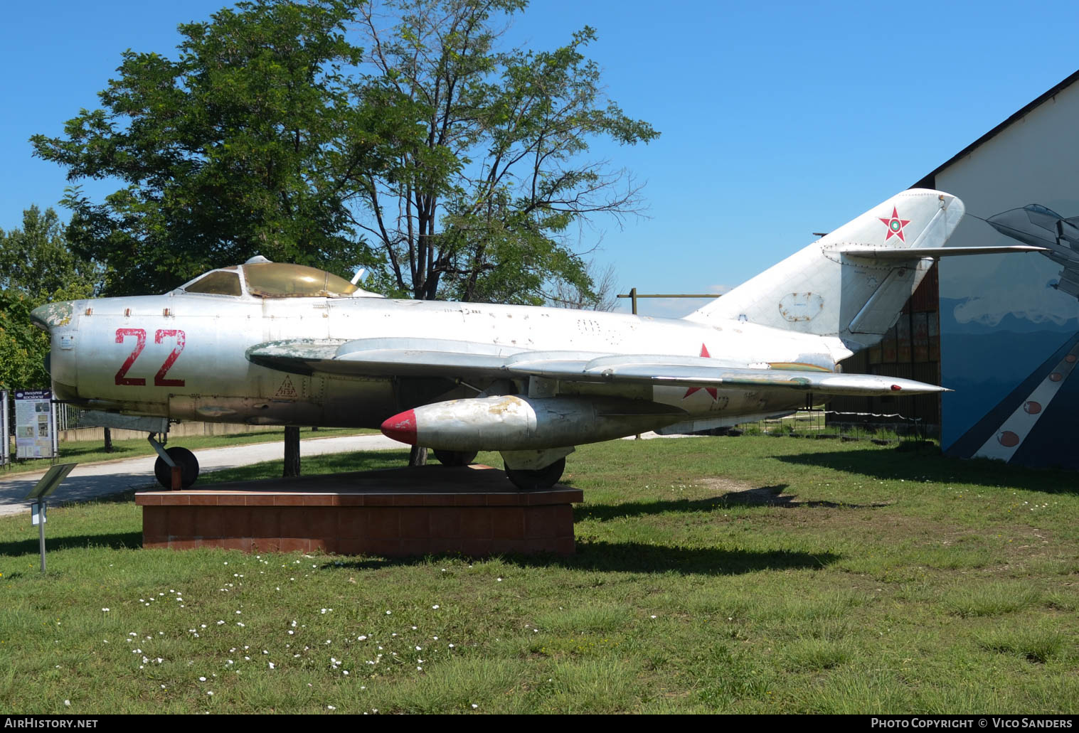 Aircraft Photo of 22 | Mikoyan-Gurevich MiG-17PF | Bulgaria - Air Force | AirHistory.net #660541