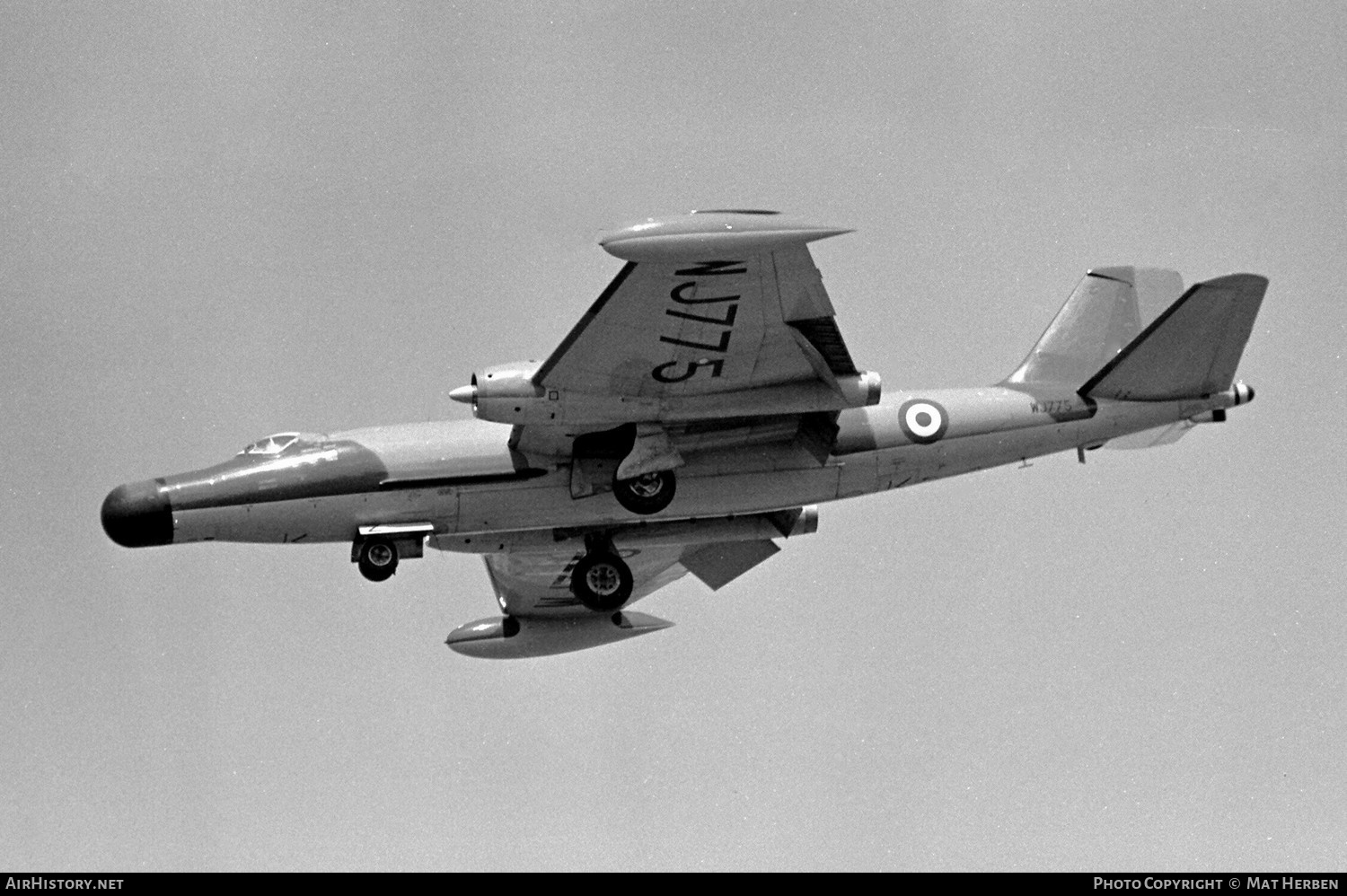 Aircraft Photo of WJ775 | English Electric Canberra B6(mod) | UK - Air Force | AirHistory.net #660595
