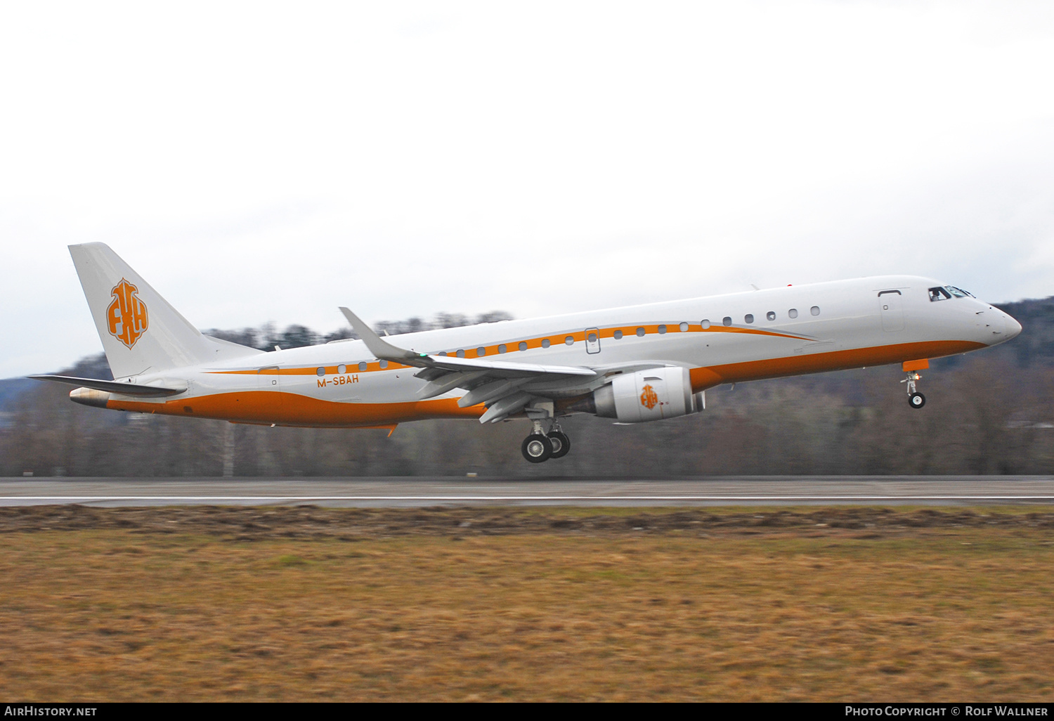 Aircraft Photo of M-SBAH | Embraer Lineage 1000 (ERJ-190-100ECJ) | AirHistory.net #660604