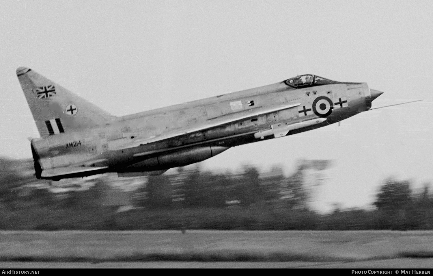 Aircraft Photo of XM214 | English Electric Lightning F1A | UK - Air Force | AirHistory.net #660663