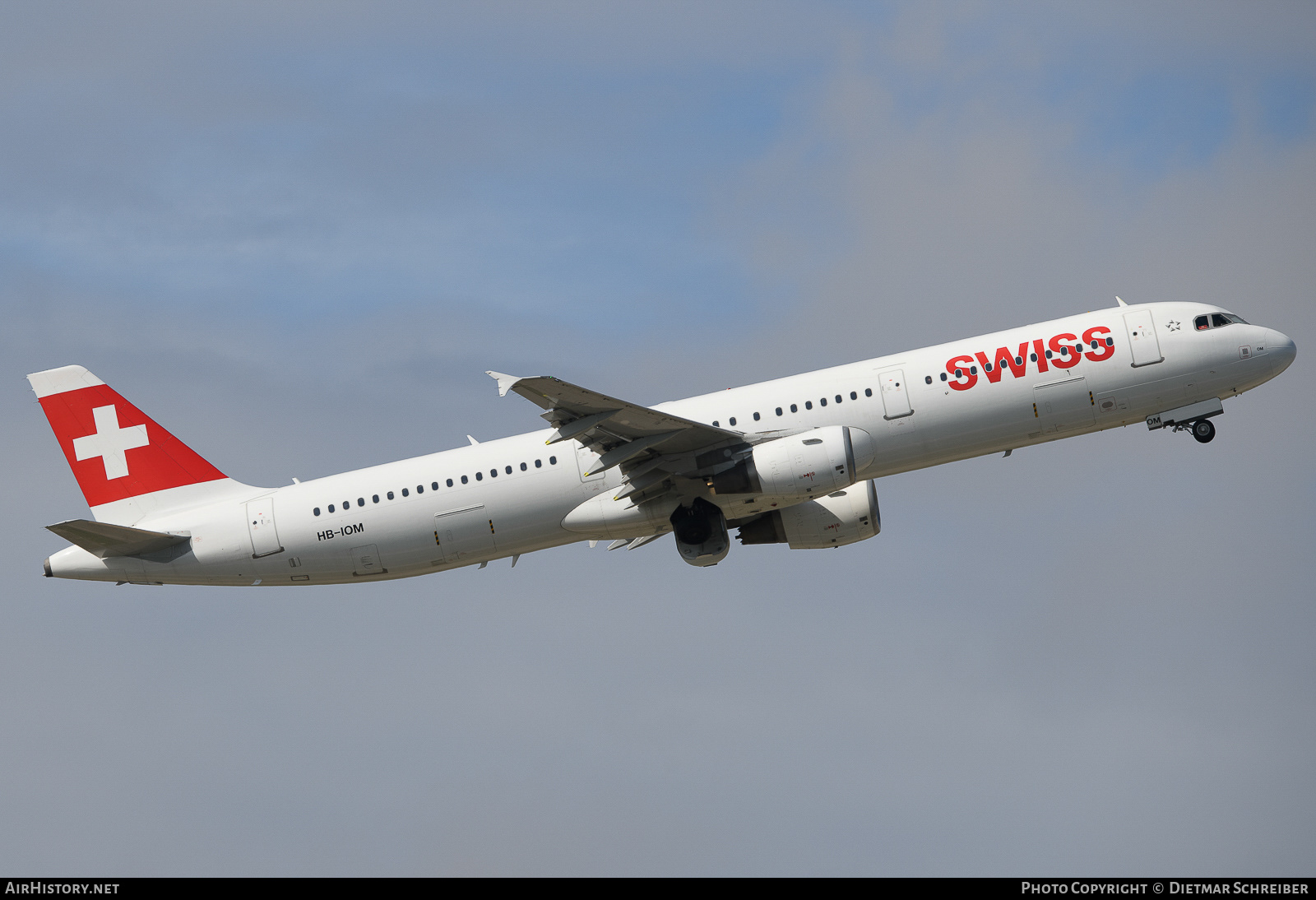 Aircraft Photo of HB-IOM | Airbus A321-212 | Swiss International Air Lines | AirHistory.net #660801