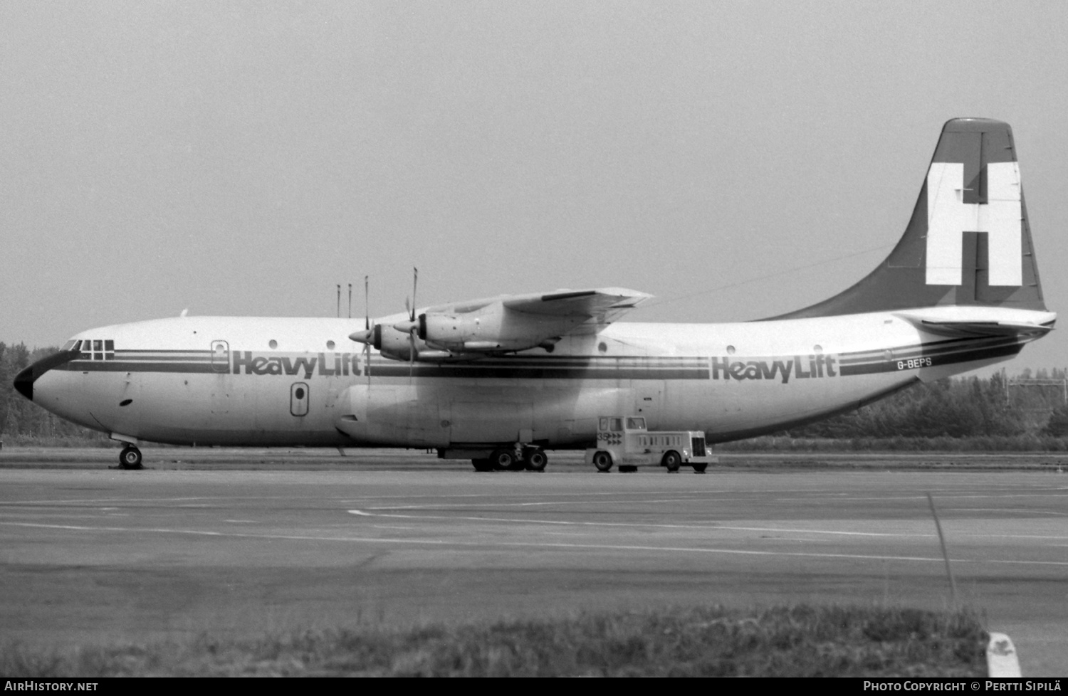 Aircraft Photo of G-BEPS | Short SC.5 Belfast C1 | HeavyLift Cargo Airlines | AirHistory.net #660927