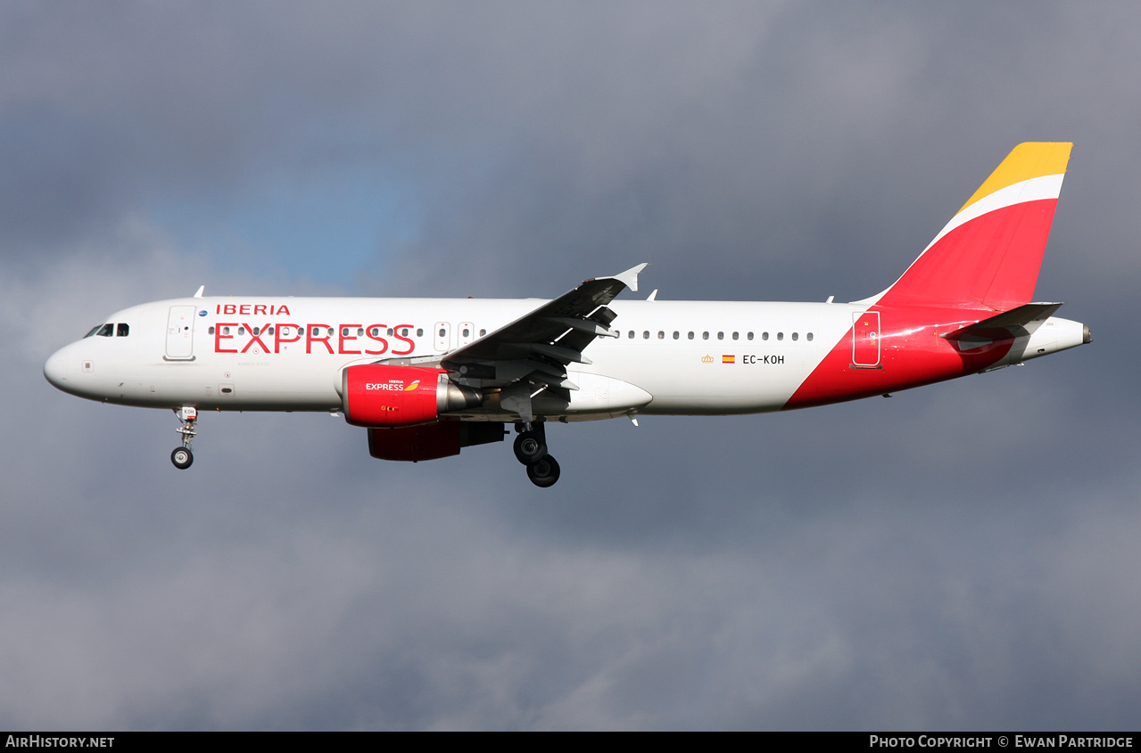 Aircraft Photo of EC-KOH | Airbus A320-214 | Iberia Express | AirHistory.net #660937