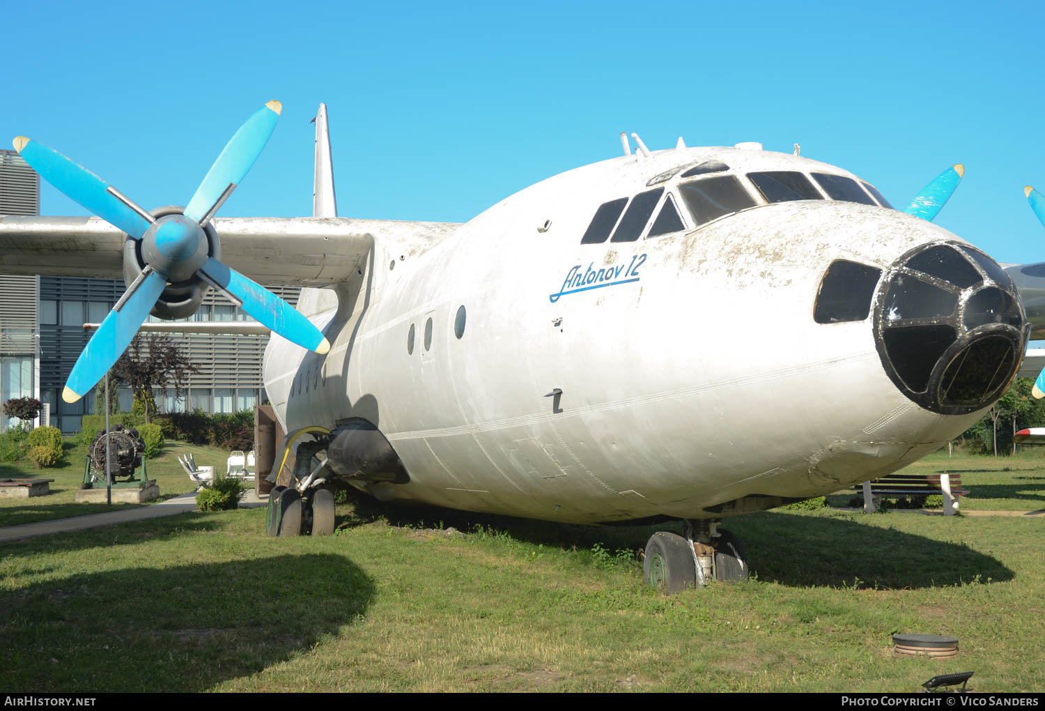 Aircraft Photo of LZ-BAB | Antonov An-12B | AirHistory.net #661027