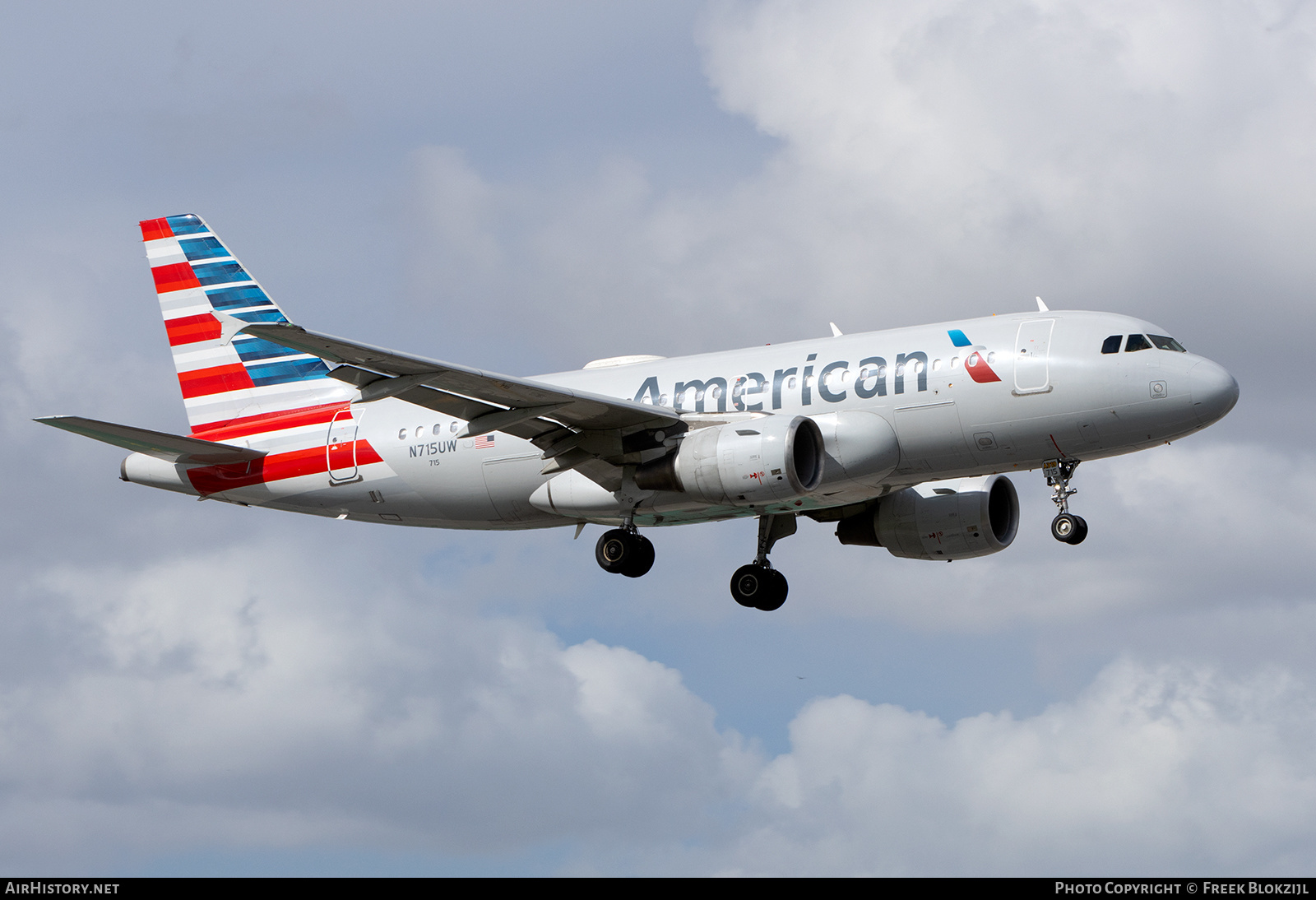 Aircraft Photo of N715UW | Airbus A319-115 | American Airlines | AirHistory.net #661103