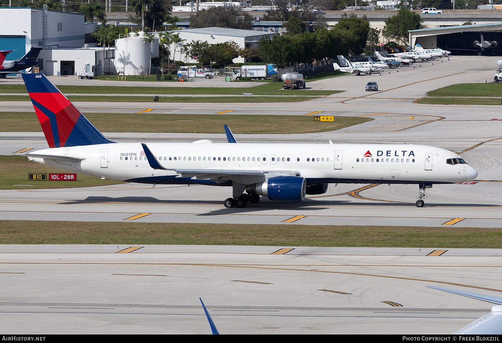 Aircraft Photo of N669DN | Boeing 757-232 | Delta Air Lines | AirHistory.net #661110