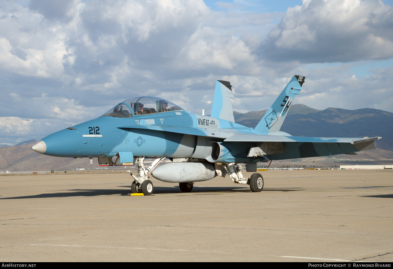 Aircraft Photo of 163104 | McDonnell Douglas F/A-18B Hornet | USA - Marines | AirHistory.net #661158