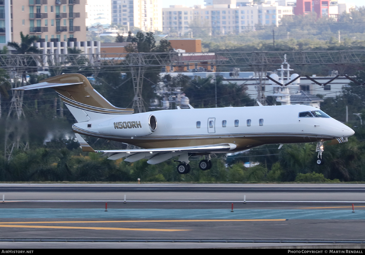 Aircraft Photo of N500RH | Bombardier Challenger 300 (BD-100-1A10) | AirHistory.net #661366