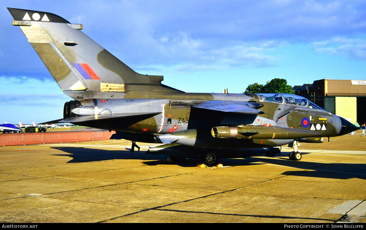 Aircraft Photo of ZA370 | Panavia Tornado GR1A | UK - Air Force | AirHistory.net #661378