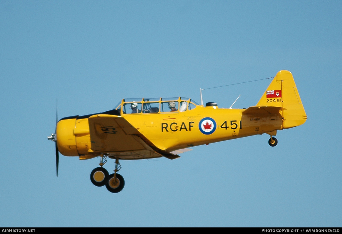 Aircraft Photo of CF-ROA / 20451 | North American T-6H Harvard Mk IV | Canada - Air Force | AirHistory.net #661404