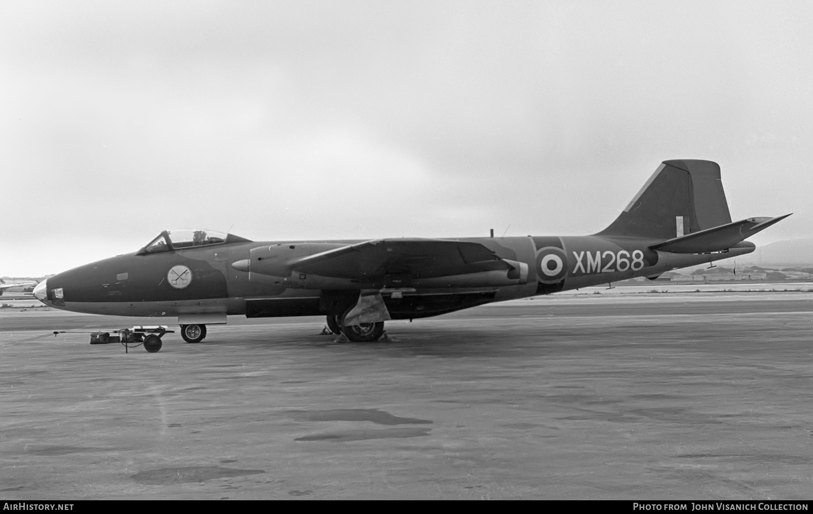 Aircraft Photo of XM268 | English Electric Canberra B(I)8 | UK - Air Force | AirHistory.net #661406