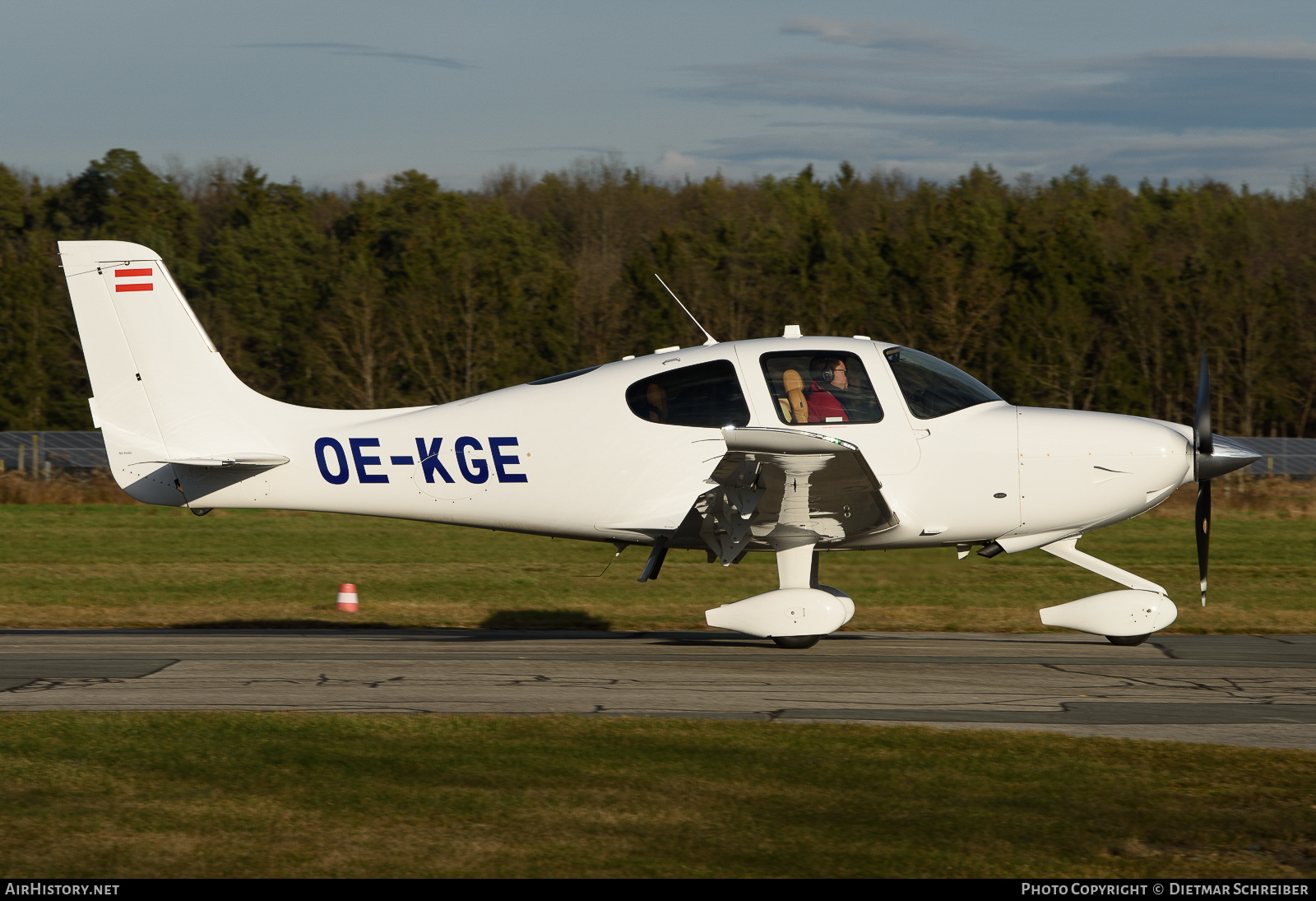 Aircraft Photo of OE-KGE | Cirrus SR-22T G6-GTS | AirHistory.net #661415