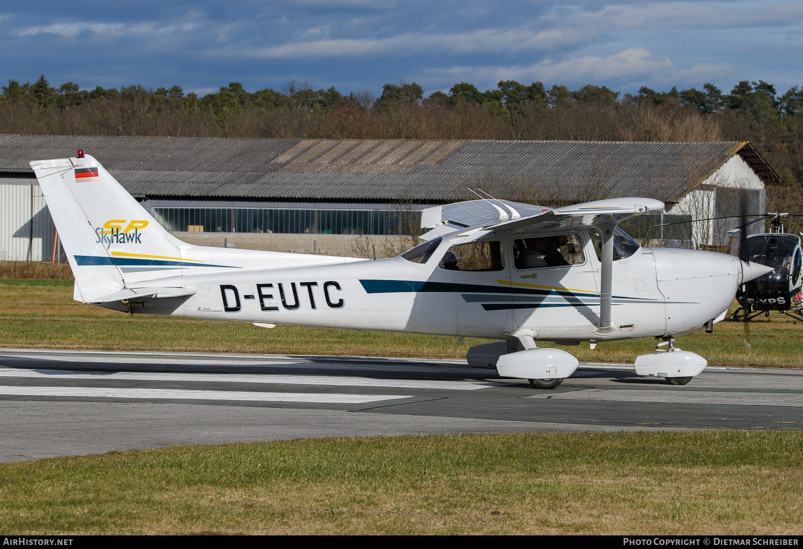 Aircraft Photo of D-EUTC | Cessna 172S Skyhawk SP | AirHistory.net #661444