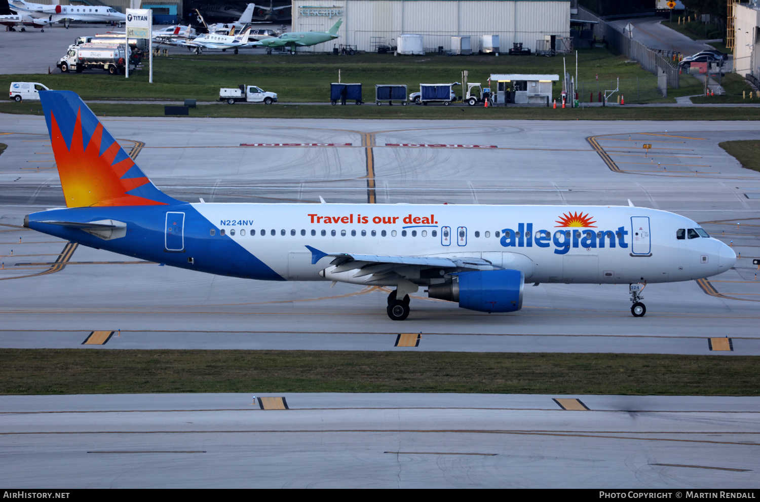 Aircraft Photo of N224NV | Airbus A320-214 | Allegiant Air | AirHistory.net #661574