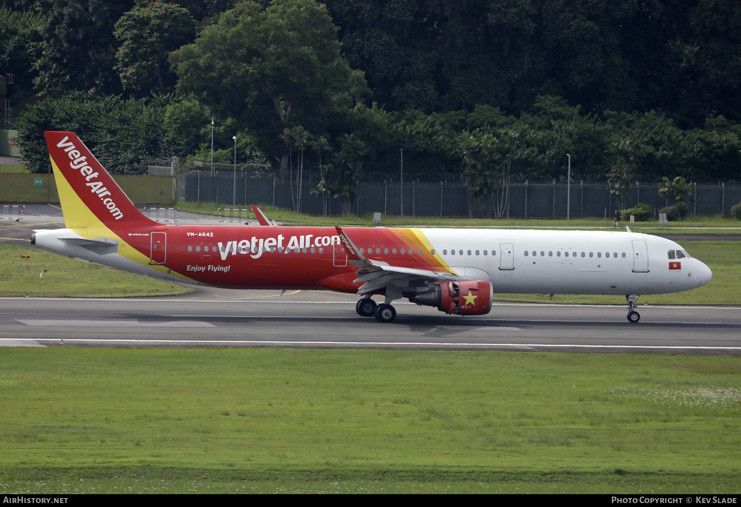Aircraft Photo of VN-A642 | Airbus A321-211 | VietJet Air | AirHistory.net #661777