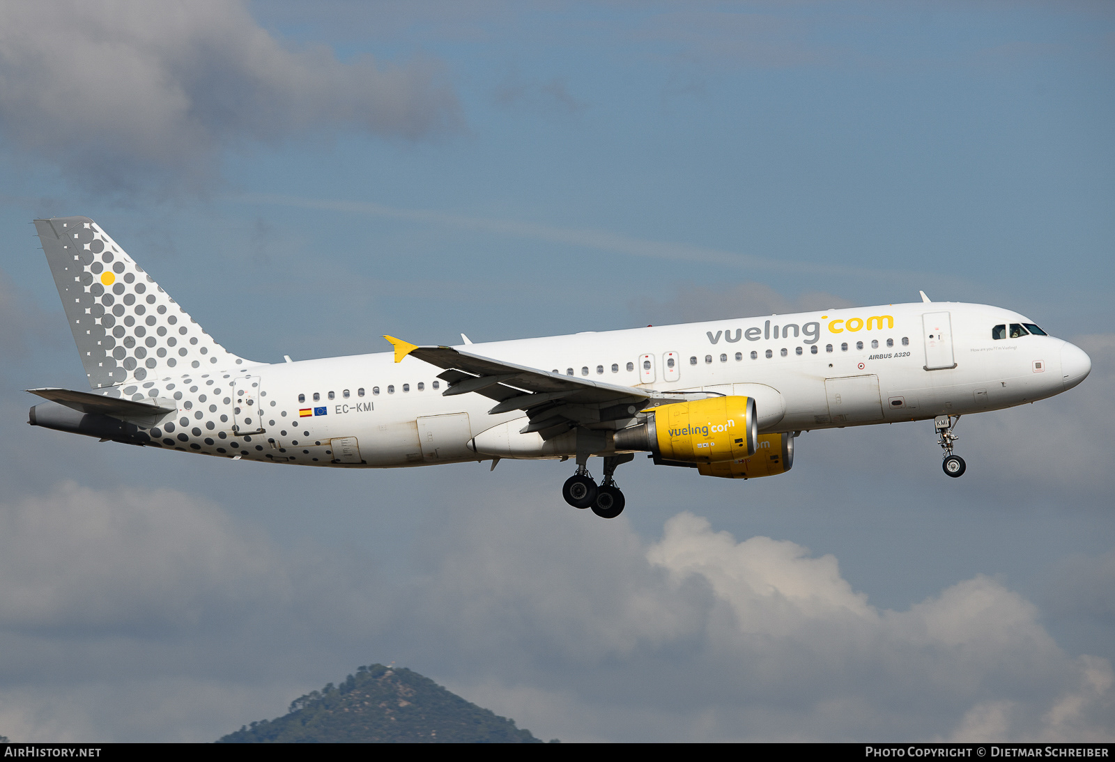 Aircraft Photo of EC-KMI | Airbus A320-216 | Vueling Airlines | AirHistory.net #661906