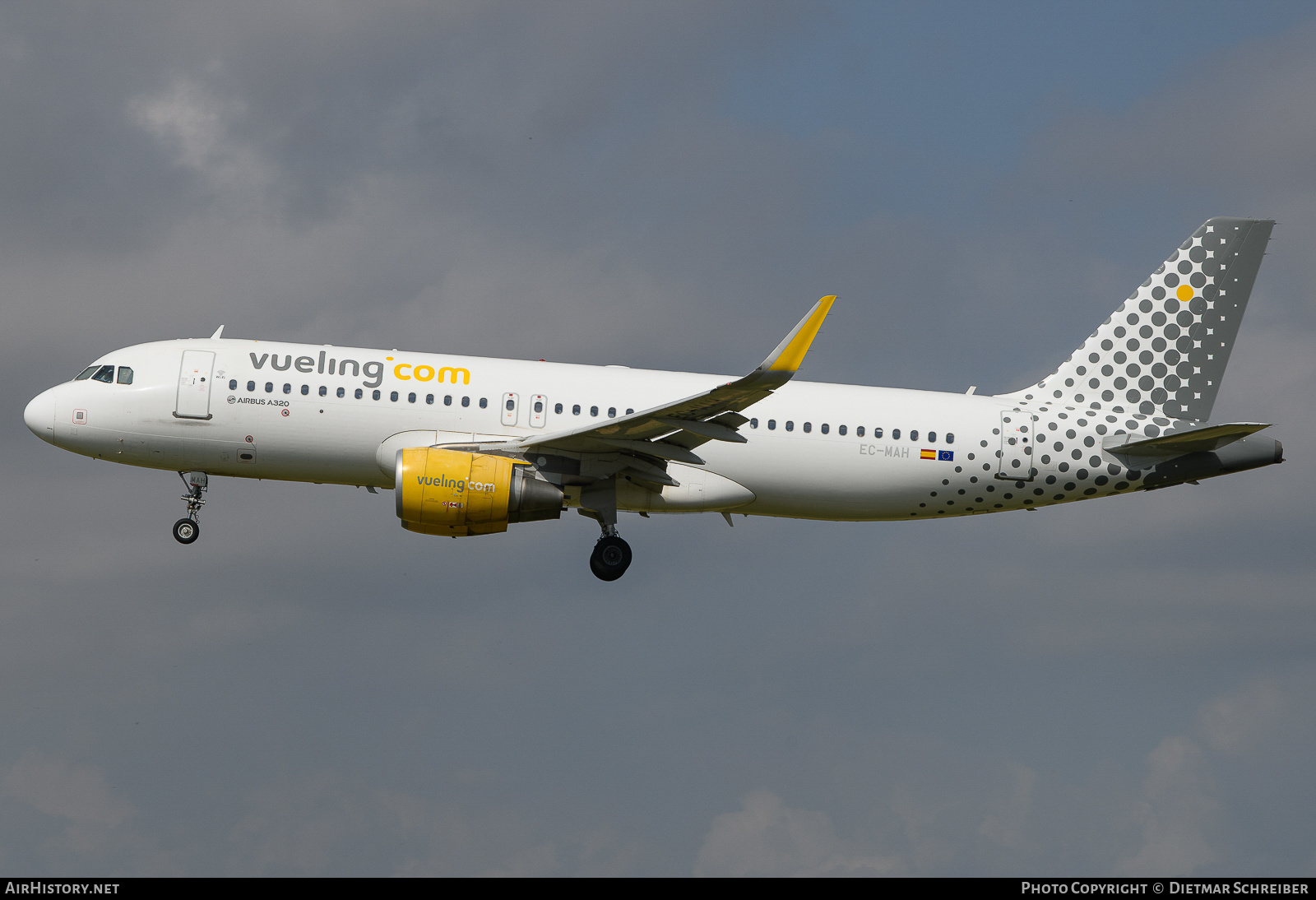Aircraft Photo of EC-MAH | Airbus A320-214 | Vueling Airlines | AirHistory.net #661912