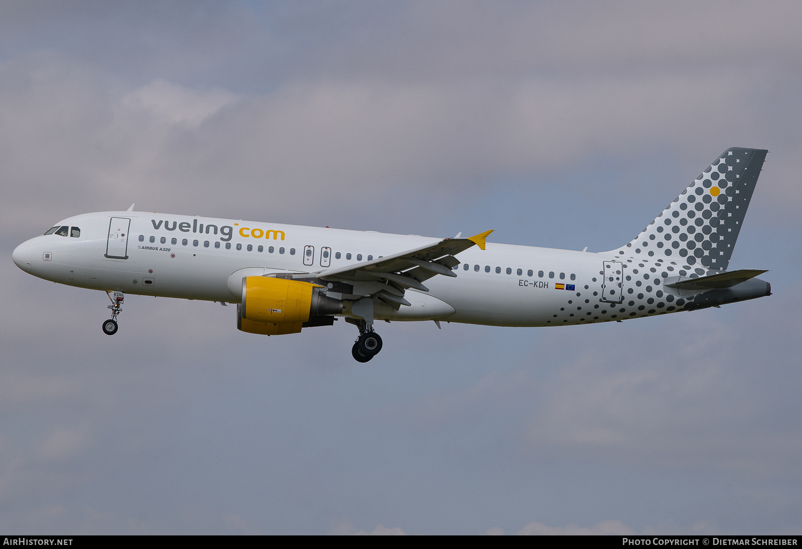 Aircraft Photo of EC-KDH | Airbus A320-214 | Vueling Airlines | AirHistory.net #661935