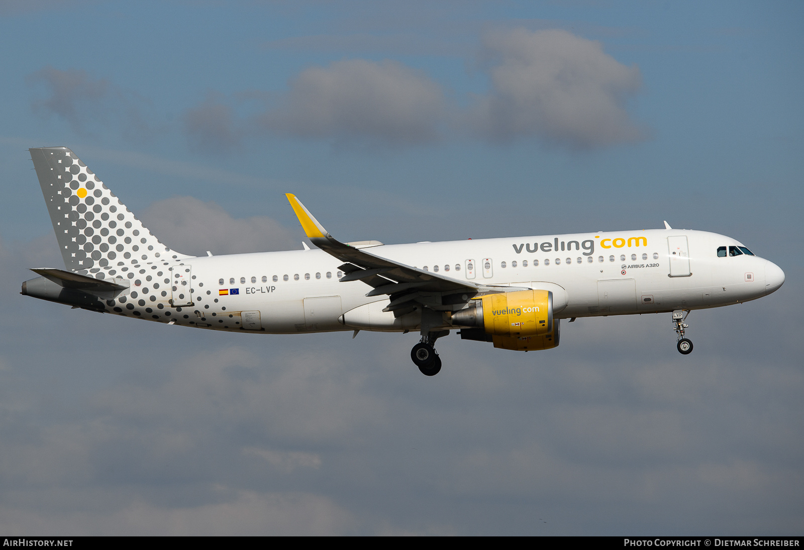 Aircraft Photo of EC-LVP | Airbus A320-214 | Vueling Airlines | AirHistory.net #661944