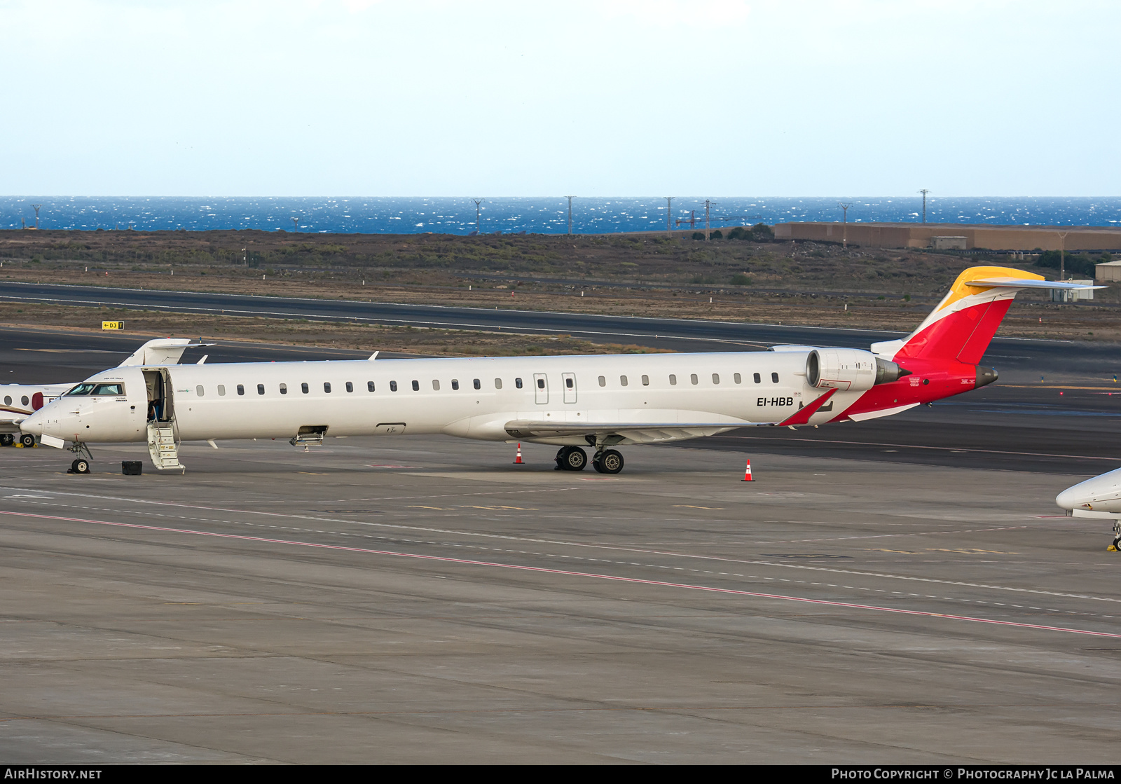 Aircraft Photo of EI-HBB | Bombardier CRJ-1000 (CL-600-2E25) | AirHistory.net #662178