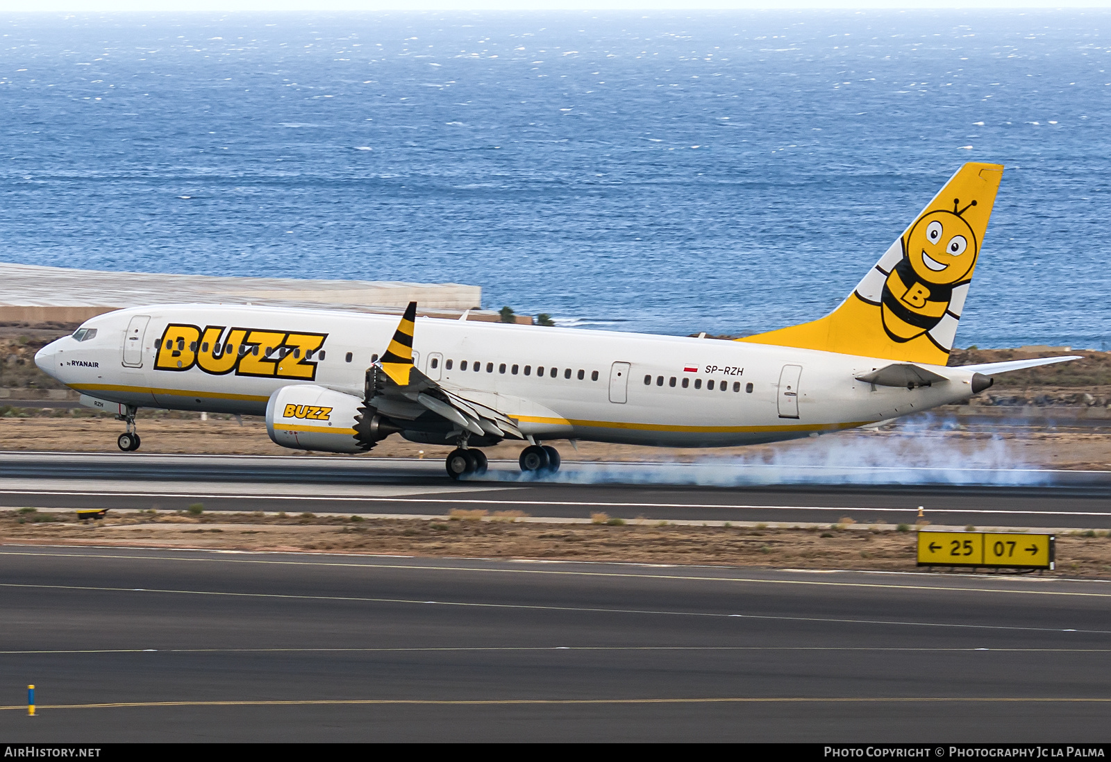 Aircraft Photo of SP-RZH | Boeing 737-8200 Max 200 | Buzz | AirHistory.net #662345