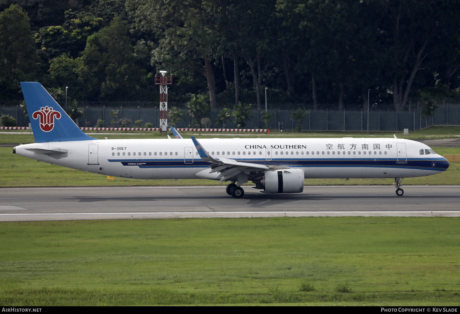 Aircraft Photo of B-30E7 | Airbus A321-253NX | China Southern Airlines | AirHistory.net #662421