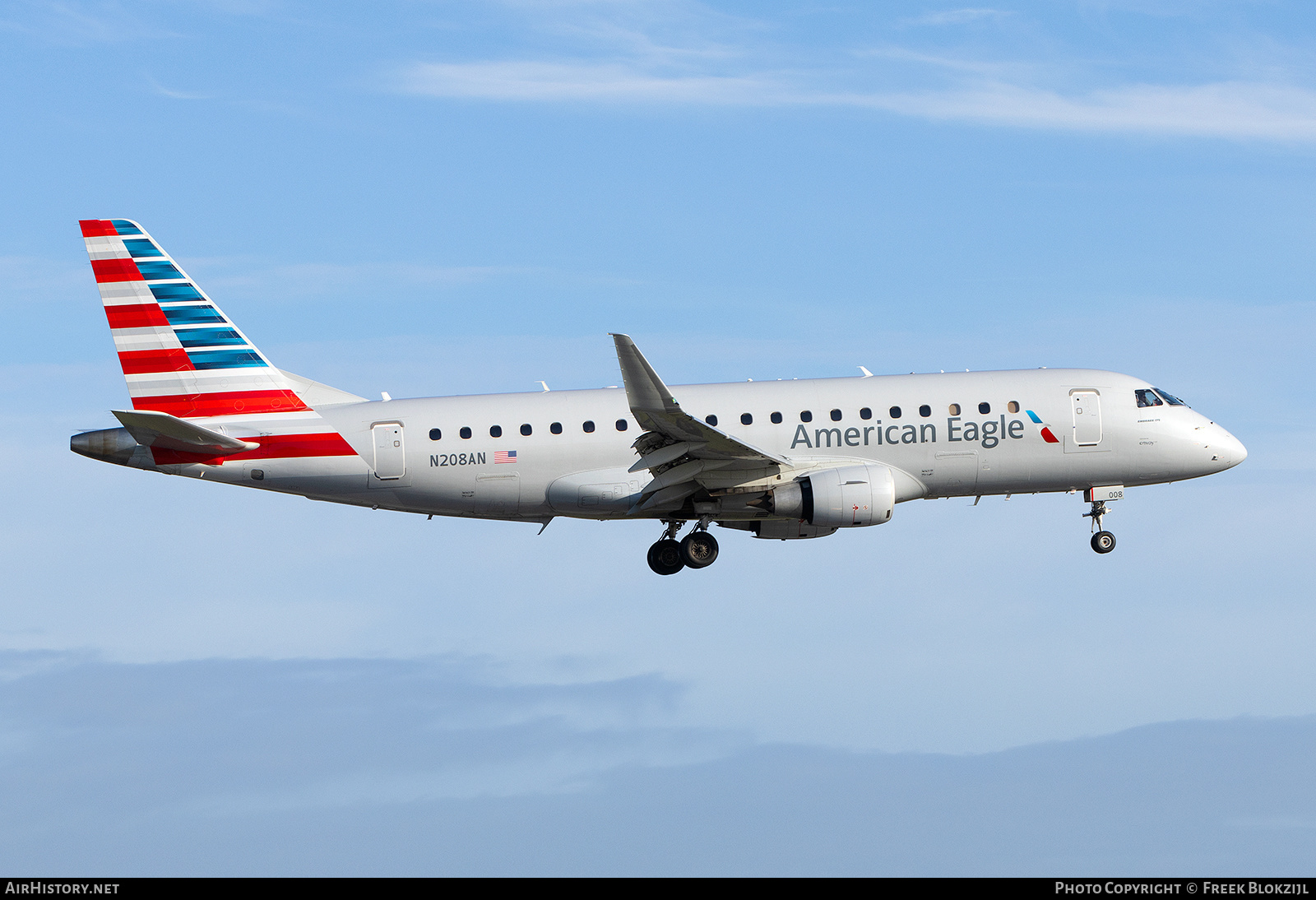 Aircraft Photo of N208AN | Embraer 175LR (ERJ-170-200LR) | American Eagle | AirHistory.net #662451