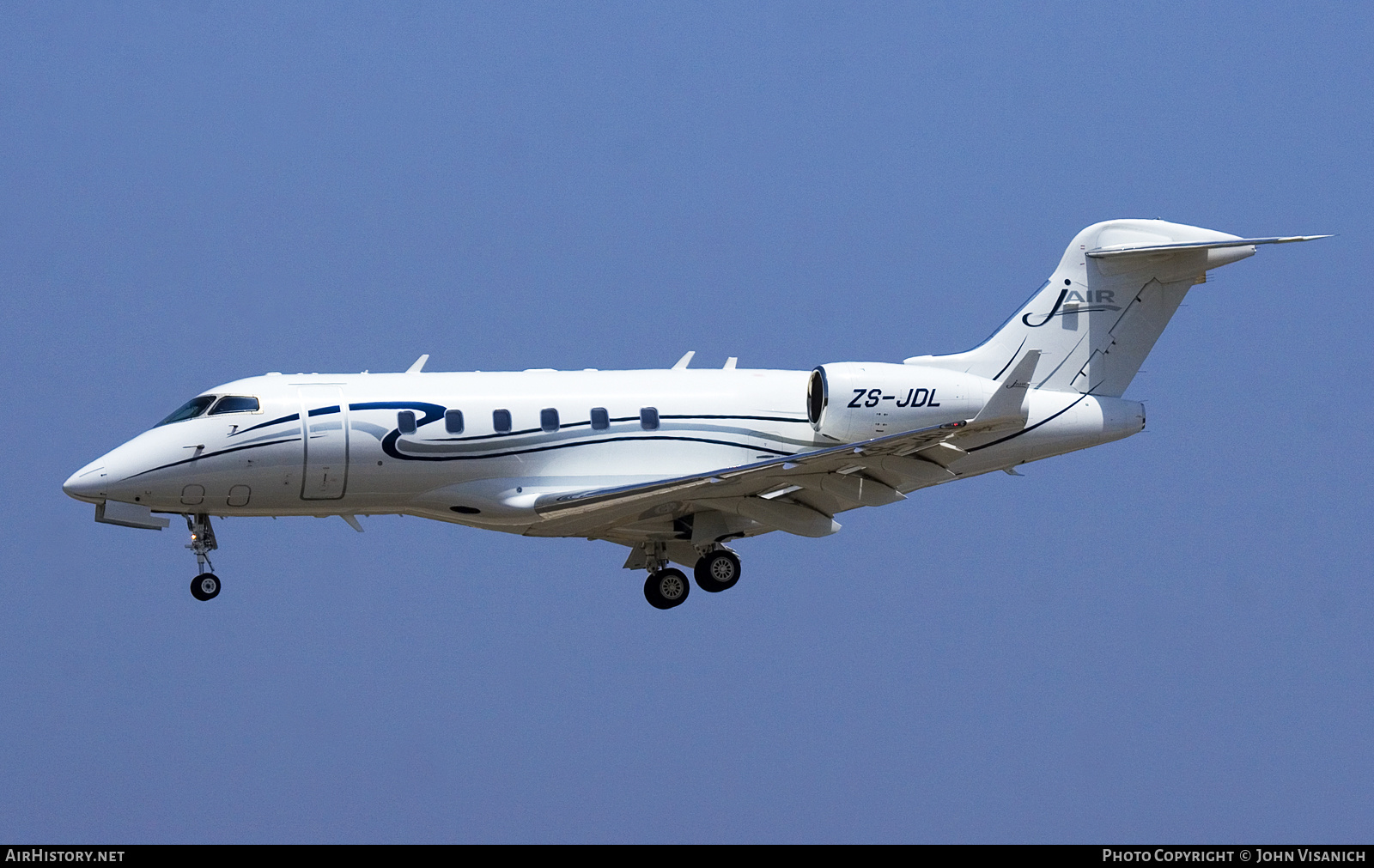 Aircraft Photo of ZS-JDL | Bombardier Challenger 300 (BD-100-1A10) | JAir | AirHistory.net #662512